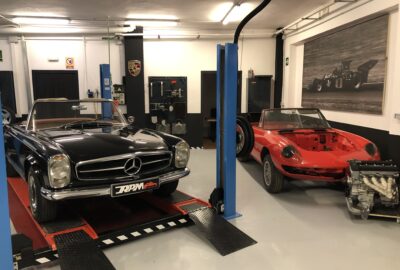 coches antiguos en taller